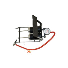 Pompe à Pied 2 Cylindres - Avec Manomètre - Pratique et Efficace - Beast